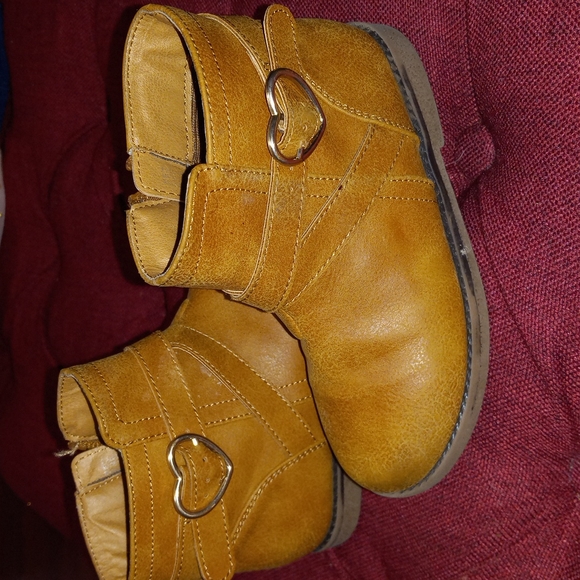 Boot - Picture 2 of 4